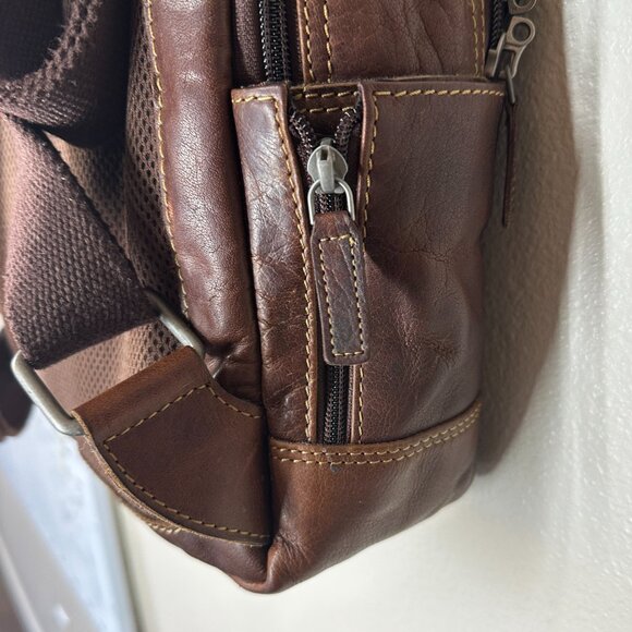 Jack Georges Voyager Unisex Buffalo Leather Compact Convertible Backpack - Picture 4 of 8